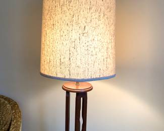 Mid century lamp in like new condition