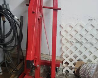 OFF SITE
Cherry picker engine lift $150