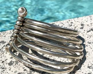 $50; Uno de 50; bangle bracelet