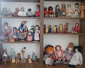 004 Dolls of the World