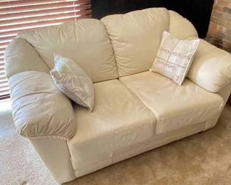 Paillser Love Seat