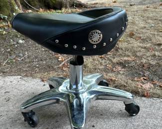 	Black Hydraulic Biker Style Saddle Shop Stool *on wheels!