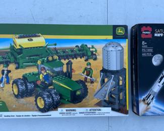 Mega Bloks John Deere & Pangu Saturn V