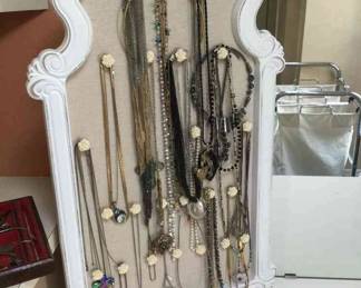 Lot Of Costume Jewelry Necklaces Some Vintage Ones