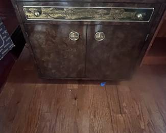 See description for this fab end table 