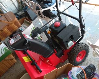 Like new snow blower, just serviced 