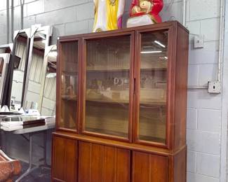 Mid Century China Cabinet Orlando Auction