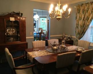Antique dining room set, table with 6 chairs and 2 leaves