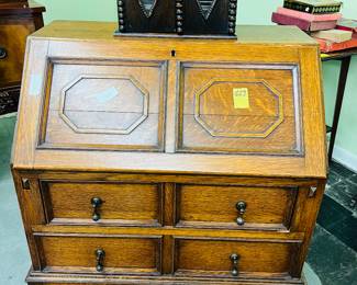 A very nice oak bureau desk with good patina.