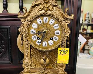 Several clocks in this auction.