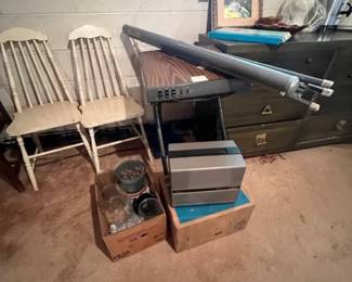 projector stand and screen