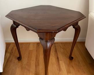 Virginia Galleries, Henkel Harris Drop Leaf Side Table (Closed - 33"W x 21"D x 27"H / Open 28"D x 28"W)