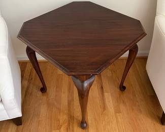 Virginia Galleries, Henkel Harris Drop Leaf Side Table (Closed - 33"W x 21"D x 27"H / Open 28"D x 28"W)