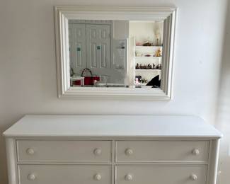 Bassett Furniture 6 Drawer Dresser with Mirror (20-1/2"D x 66"W x 35-1/2"H)