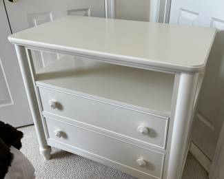 Bassett Furniture 2 Drawer Console Table (20-1/2"H x 35"W x 32"H)