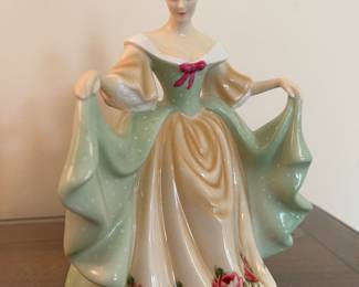 Royal Albert Porcelain Figurine Mary RA15