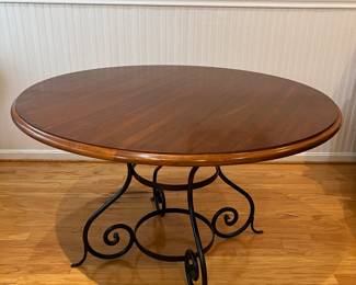 Charleston Forge Steel Base Round Dining Table (47"D x 31"H)
