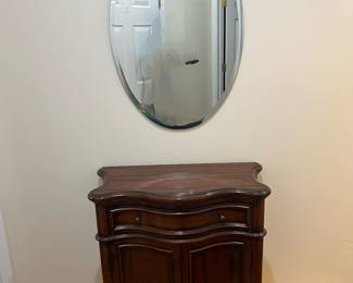 Hooker Furniture Co. 1 Drawer / 2 Door Console Table (32"W x 15"D x 33"H)