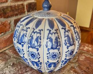 Porcelain Chinoiserie Blue/White Design Pumpkin Jar
