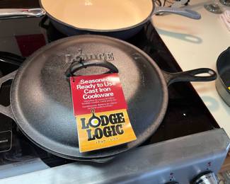 Lodge Cast Iron Pan with Lid
