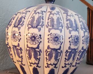 Porcelain Chinoiserie Blue/White Design Pumpkin Jar