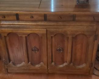 SEWING MACHINE TONS OF SEWING ITEMS 