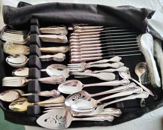 Nice set of like new silverplated flatware 