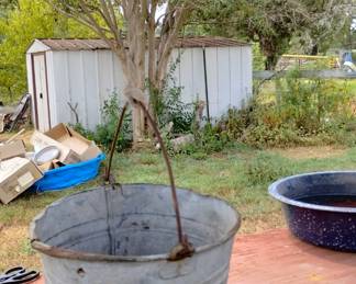 Well bucket with pully