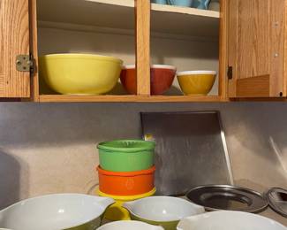 Pyrex Crazy Daisy/Spring Blossom set
Pyrex Primary Color