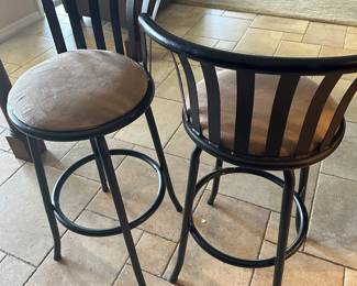 2 bar stools