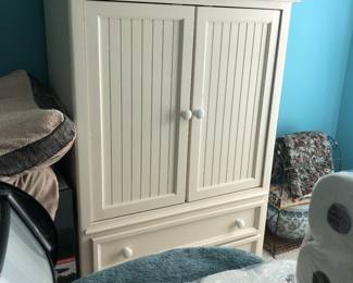 Bassett wardrobe part of bedroom set