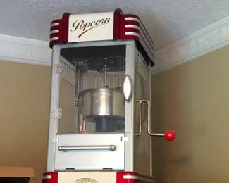 Working vintage style popcorn machine
