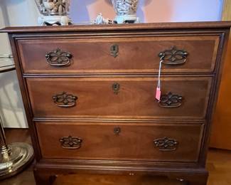 Henrendon dresser