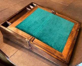 Portable writing desk