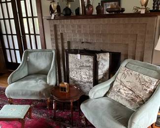 Lamps, pottery, matching chair set, foot stools, and small end table