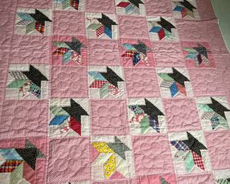 Gorgeous twin quilt on pristine condition. 