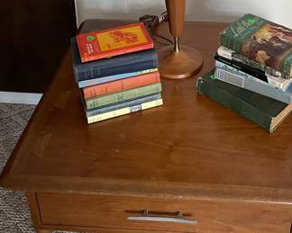 Mid-Century modern end table and lamp.