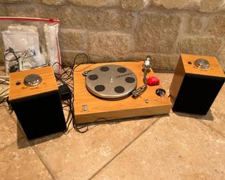 Crosley turntable & speakers set