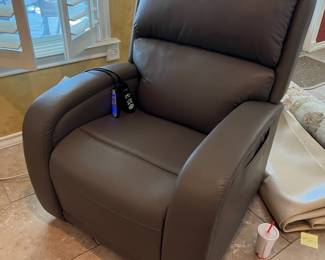 "Ultra Comfort" electric lift chair - finest quality!