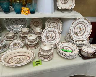 Elegant set of English Copeland Spode "Buttercup" pattern