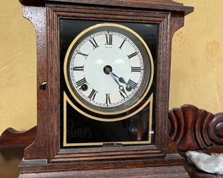 Oak case mantle clock