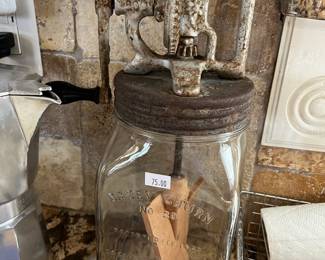 Antique Dazey No. 20 churn in great condition