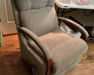 Trim-sized swivel La-Z-Boy recliner