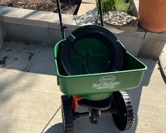 Scotts spreader