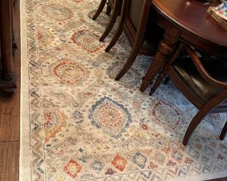 Gorgeous rug in the dining room