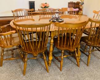 Vintage Maple Dining Room table w/ 8 chairs and 2 Table leaves