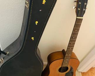 Fender DG-5 Guitar w/ case