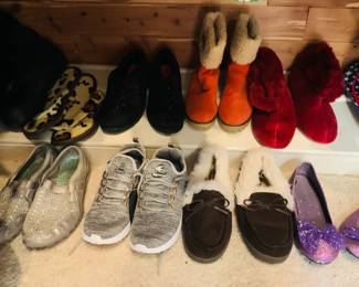 Women's Shoes Size 6 - Youth Size 1