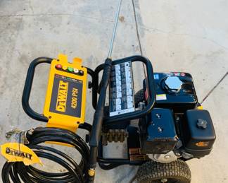 Dewalt 4200 psi Commercial Pressure Washer - NEW (Owner paid $1400) Priced at $800