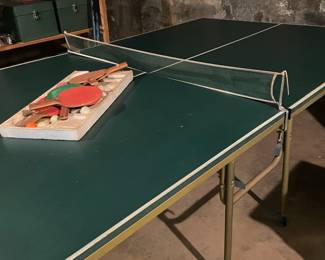 ping pong table and paddles